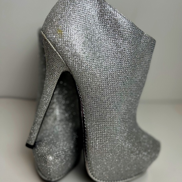 SIZE 10 WOMEN'S SILVER GLITTER ANKLE BOOT - Picture 1 of 10